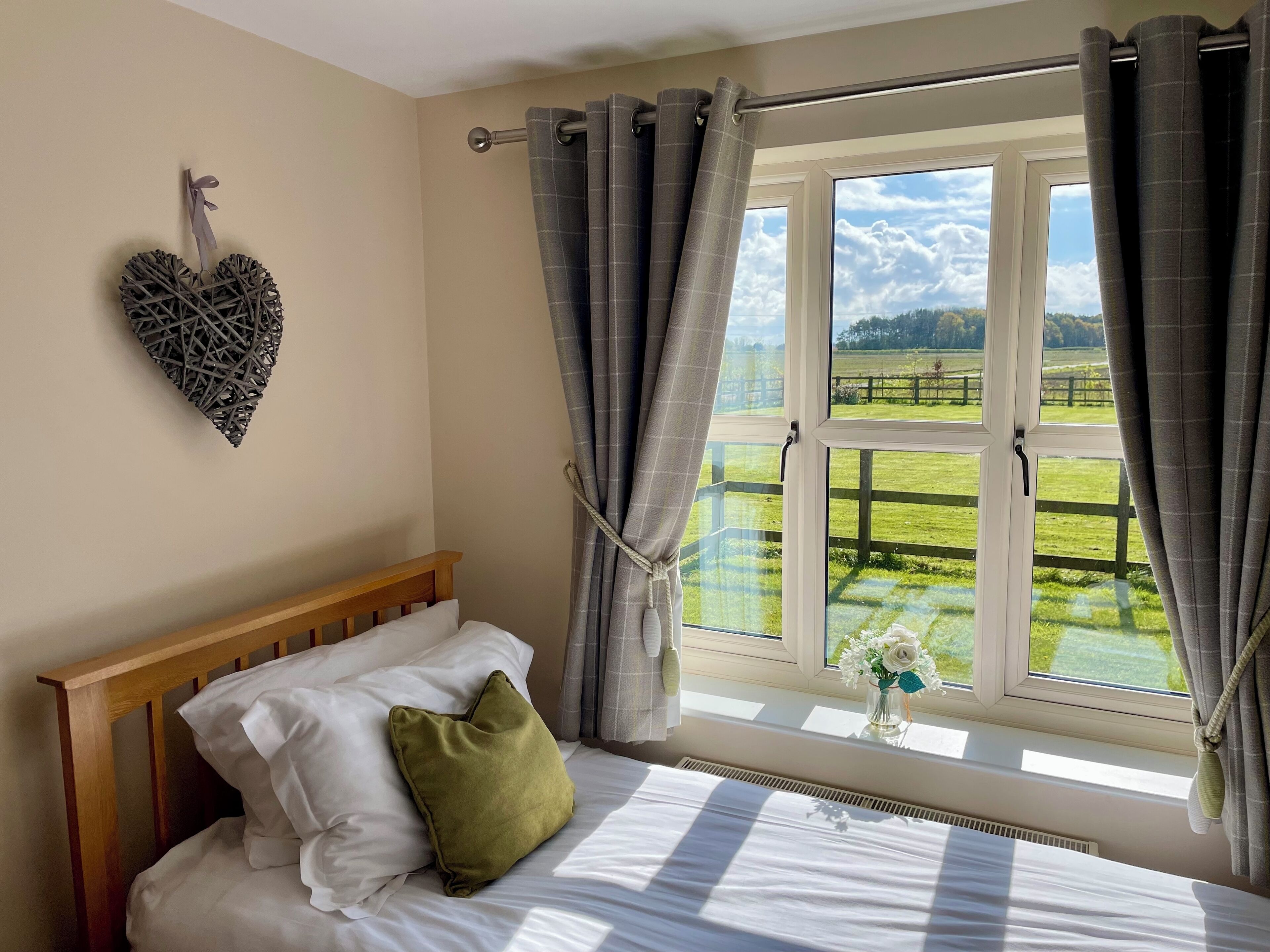 6 habitaciones, tabla de planchar con plancha y cuna de viaje 