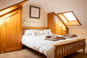 6 bedrooms, iron/ironing board, travel cot, free WiFi