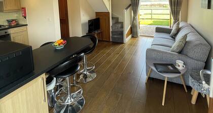 3 cottages. Padel. Big garden with kids outdoor toys. Nr Howden/York 35 mins