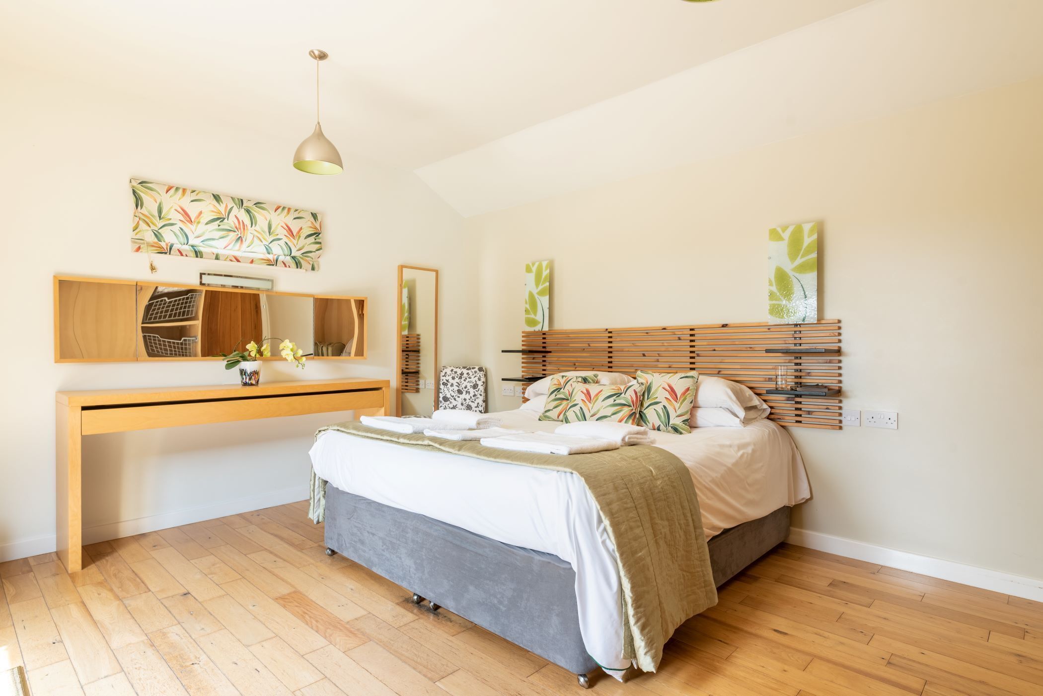 2 dormitorios, tabla de planchar con plancha, wifi gratis y ropa de cama