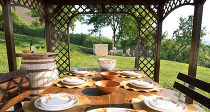 Independent and well equipped cottage, surrounded by large garden, free WIFI