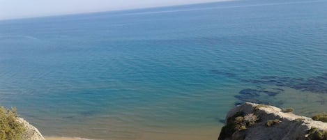 Ubicación a pie de playa y tumbonas