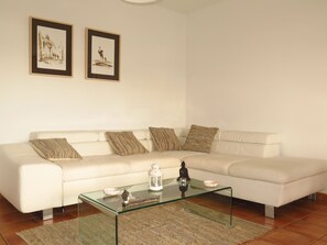 TV - Casa BUDA ... to enjoy a good holiday in Puerto Calero-Lanzarote (Puerto Calero - Lanzarote)