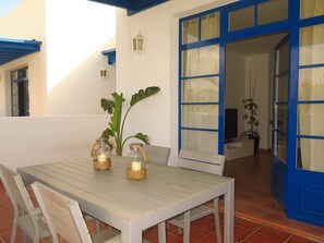 Outdoor dining - Casa BUDA ... to enjoy a good holiday in Puerto Calero-Lanzarote (Puerto Calero - Lanzarote)