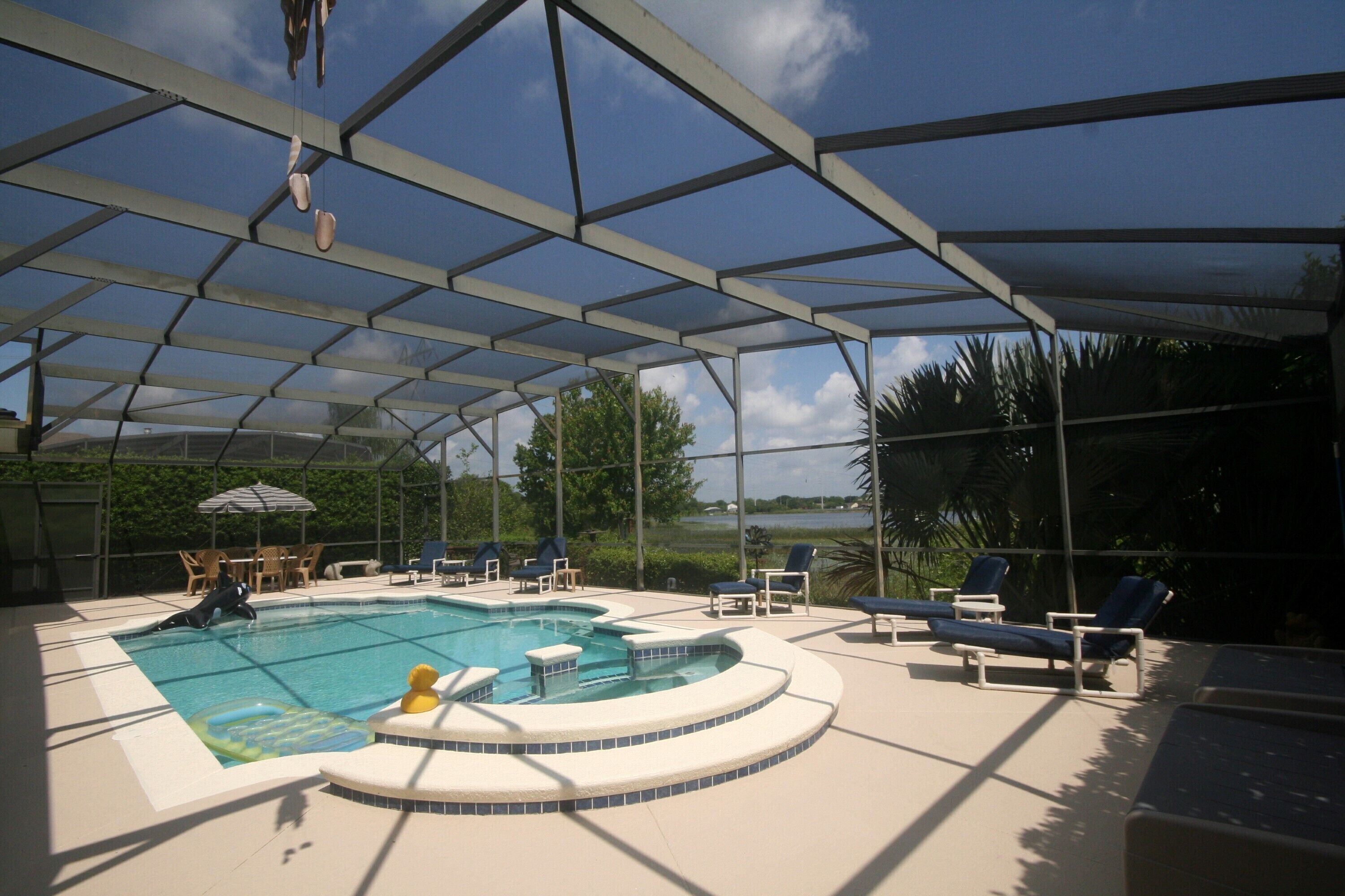 4BR Luxury Villa with Games Room, Lake Views, 10 minutes to Disney Property