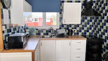 冰箱、微波炉、烤箱、炉灶