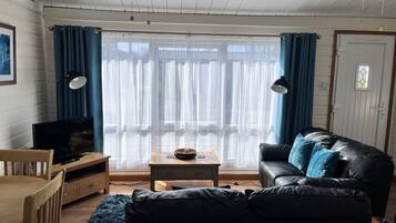 TV connectée, lecteur de DVD, livres