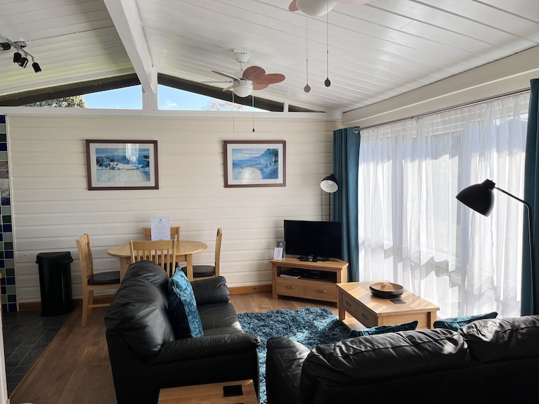 Cedar Lodge, Cedar Springs, Heacham. Only 5 Minutes Walk To The Beach. - Heacham
