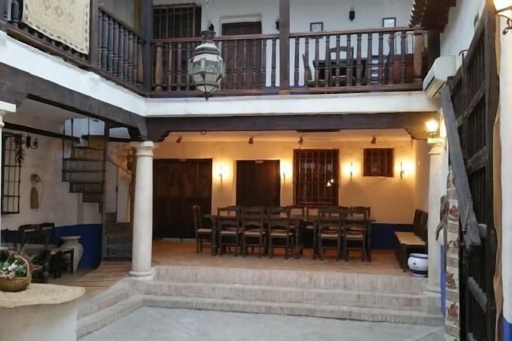House of the mistress inside the sale with covered manchego patio. Pets allowed