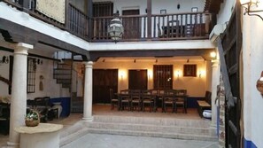 Outdoor dining - House of the mistress inside the sale with covered manchego patio. Pets allowed (Toboso (El))