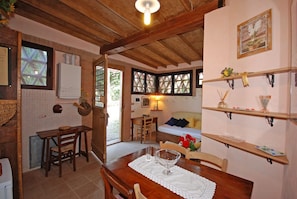 Interior - Macinella Sunflower 2 (San Gimignano)