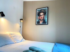 1 bedroom, iron/ironing board, internet, bed sheets