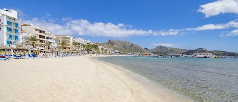 靠近海滩