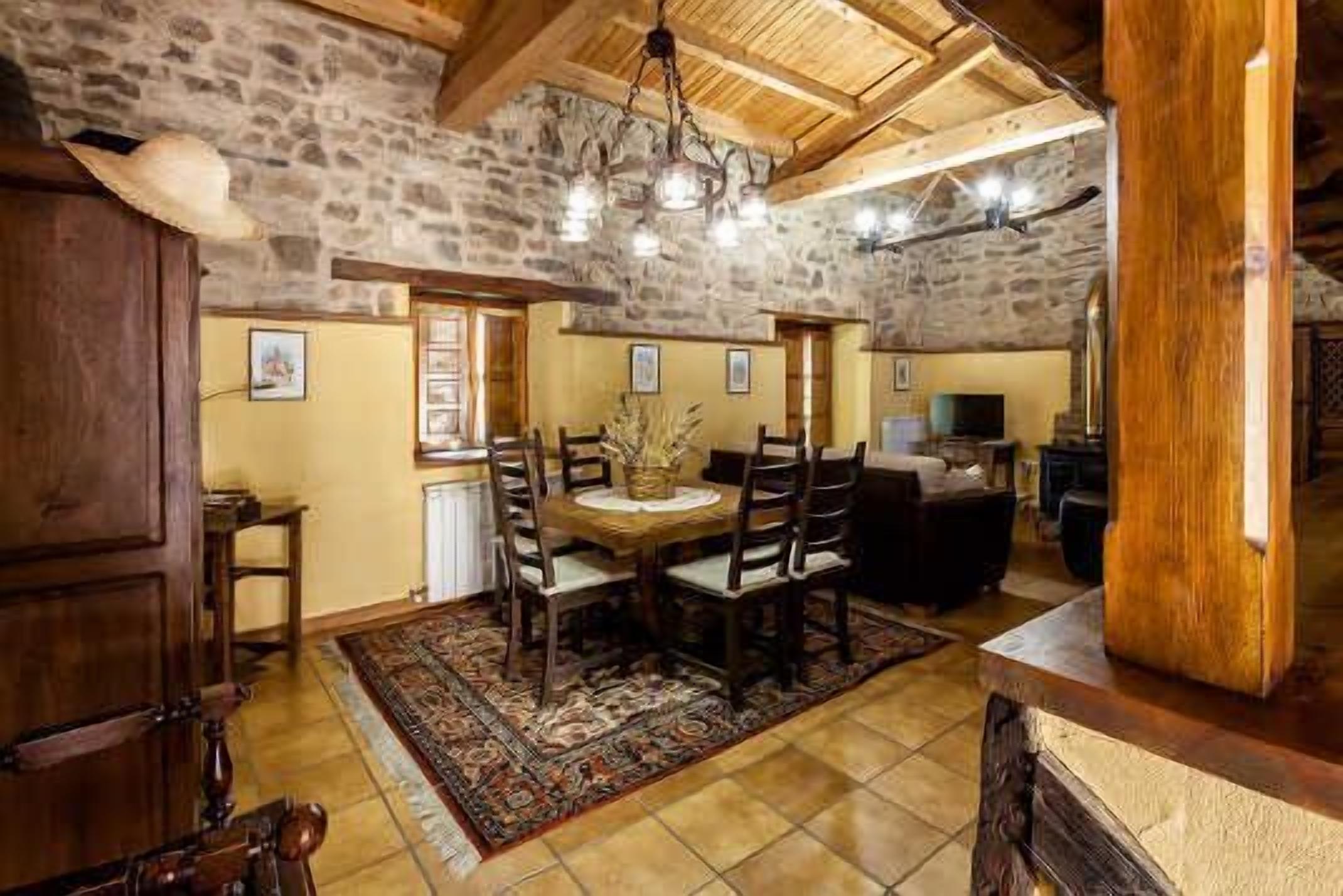 THE HOUSE OF THE MASTER, THE HOUSES OF VALDEPIÉLAGO