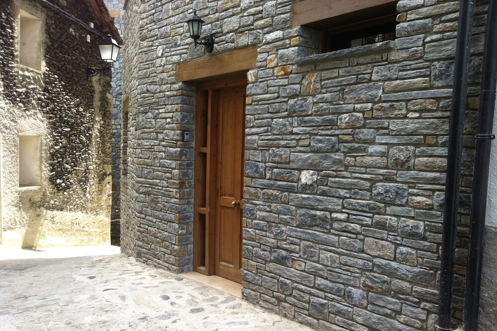 Apartment Cal Bartomeu for 2 people in Llavorsi Catalan Pyrenees