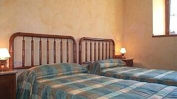 4 Schlafzimmer, Bügeleisen/Bügelbrett, Bettwäsche