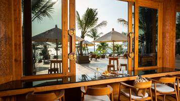 Daily buffet breakfast for a fee