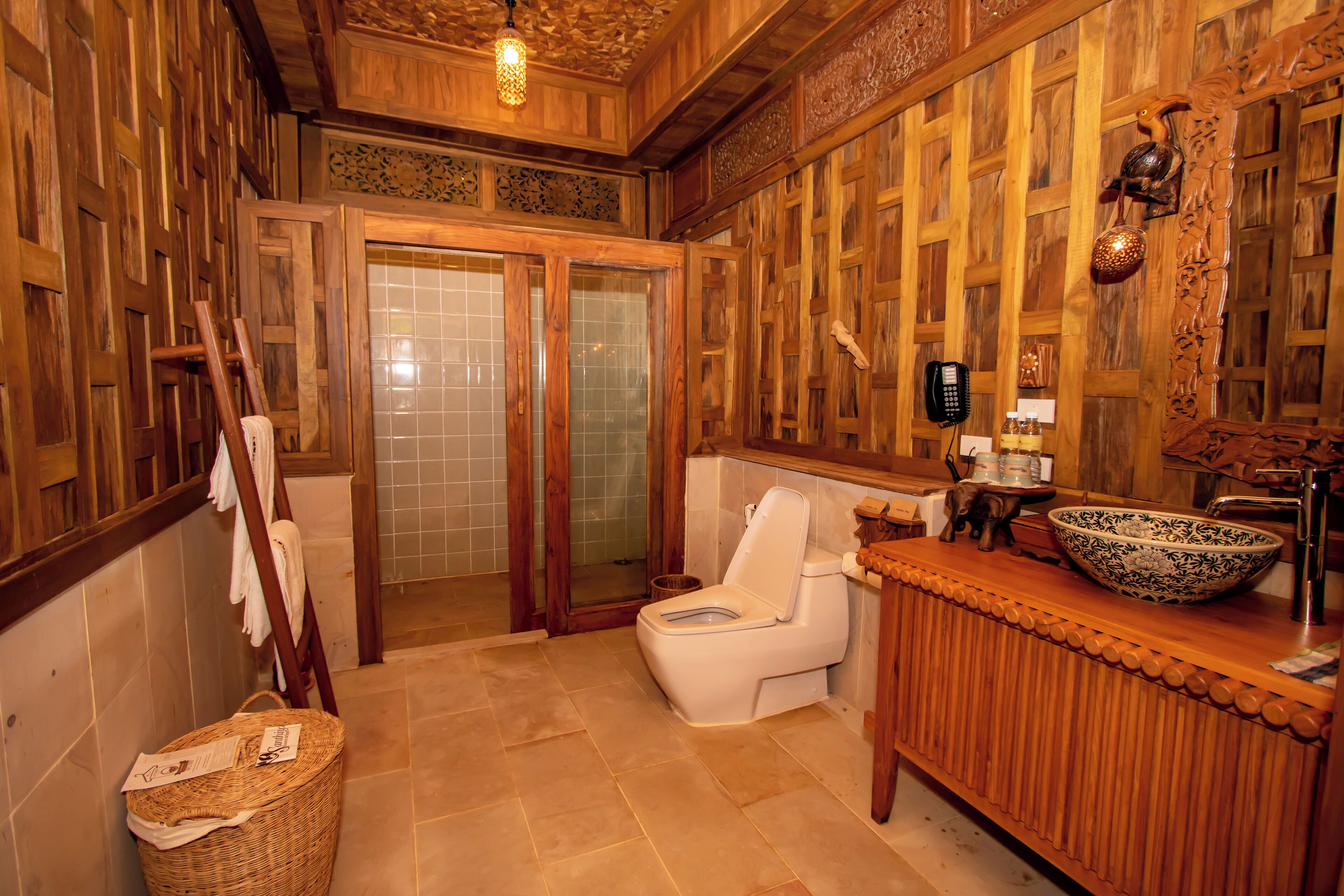 combined shower/bathtub, deep-soaking bathtub, free toiletries