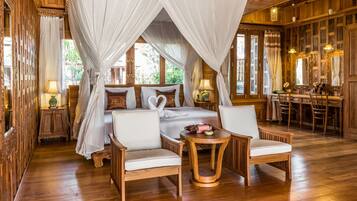 Hochwertige Bettwaren, Zimmersafe, Schreibtisch, kostenloses WLAN