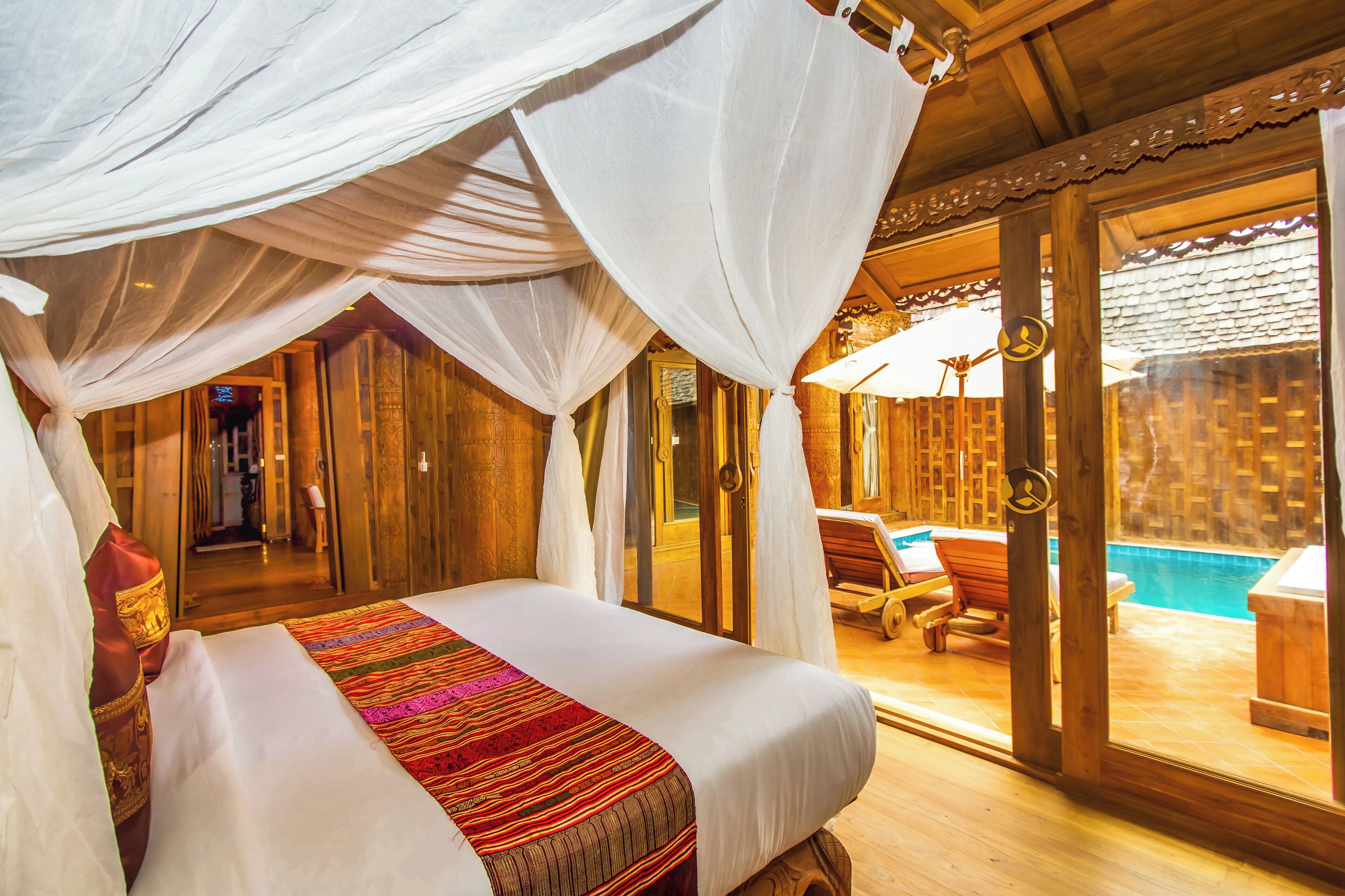 Premium bedding, in-room safe, desk, free WiFi