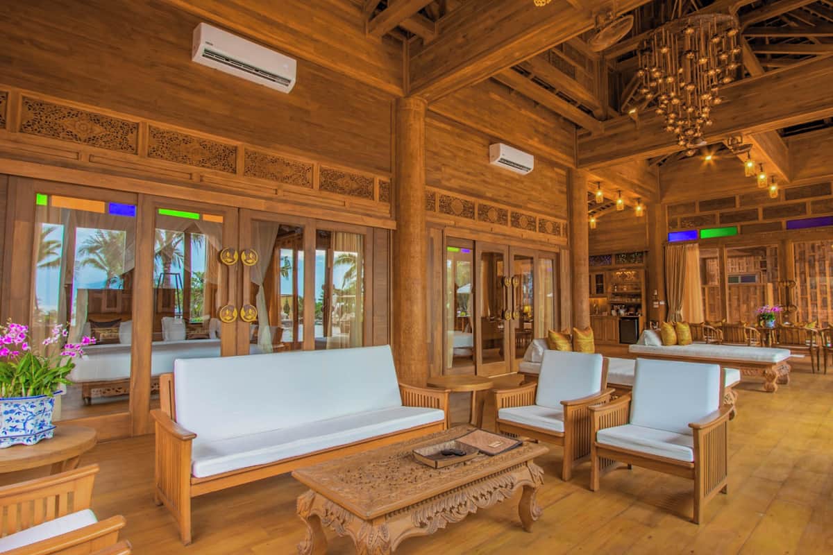 premium bedding, in-room safe, desk, free wifi