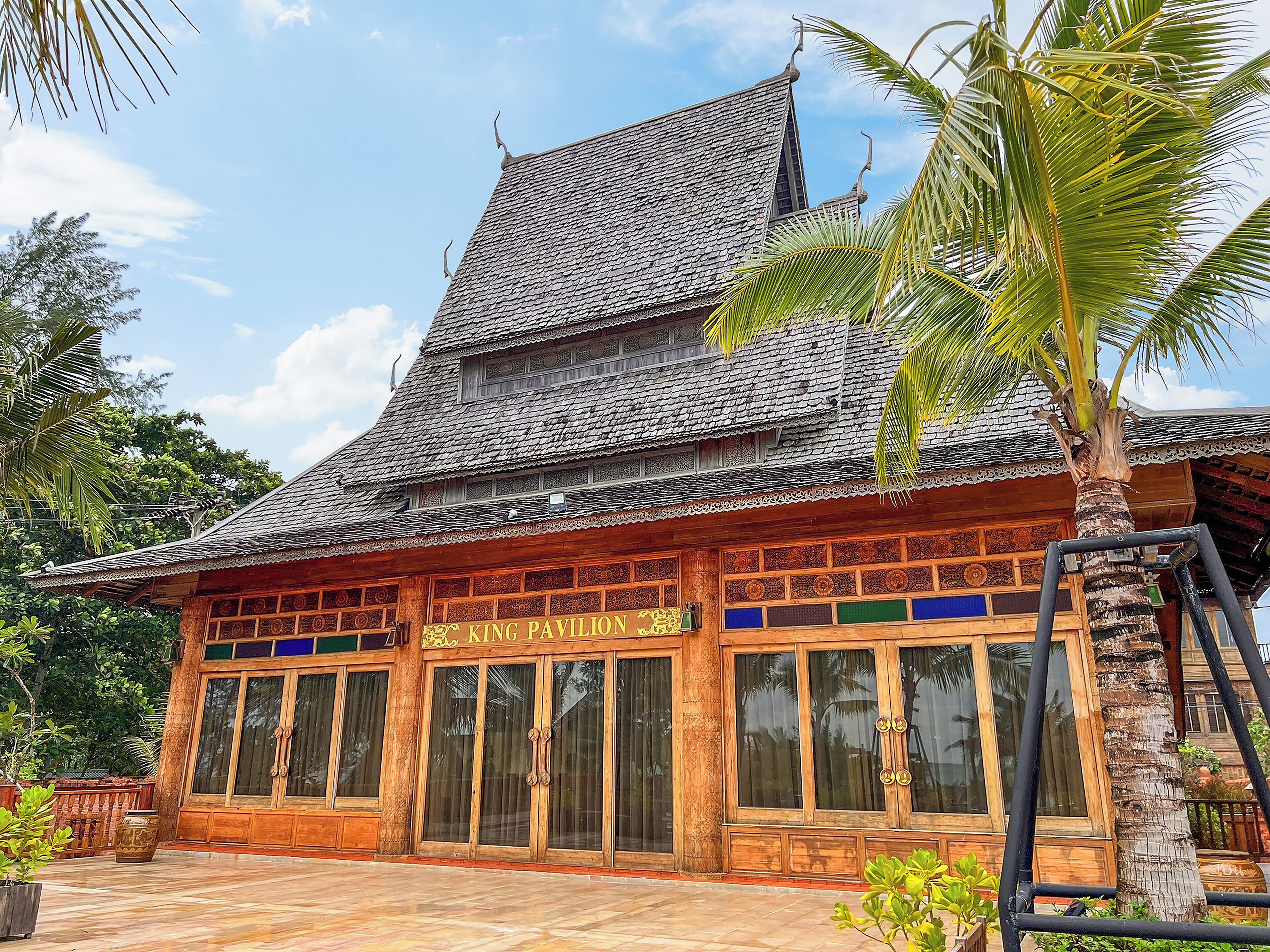 premium bedding, in-room safe, desk, free wifi