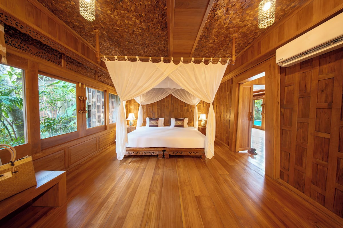 Royal Grand Pool Villa with FREE THB 3,000 Net Resort Credit per night | Premium bedding, in-room safe, desk, free WiFi
