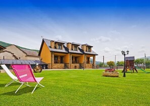 Children’s area - Rural apartment L'Abiseu for 4 people (Villablino)