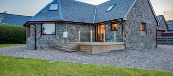 Beautiful relaxing house in fantastic peaceful location near Dundee with hot tub