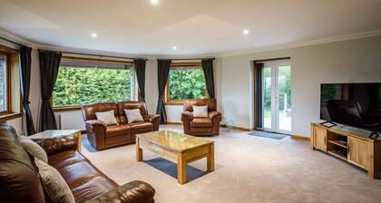 Beautiful relaxing house in fantastic peaceful location near Dundee with hot tub