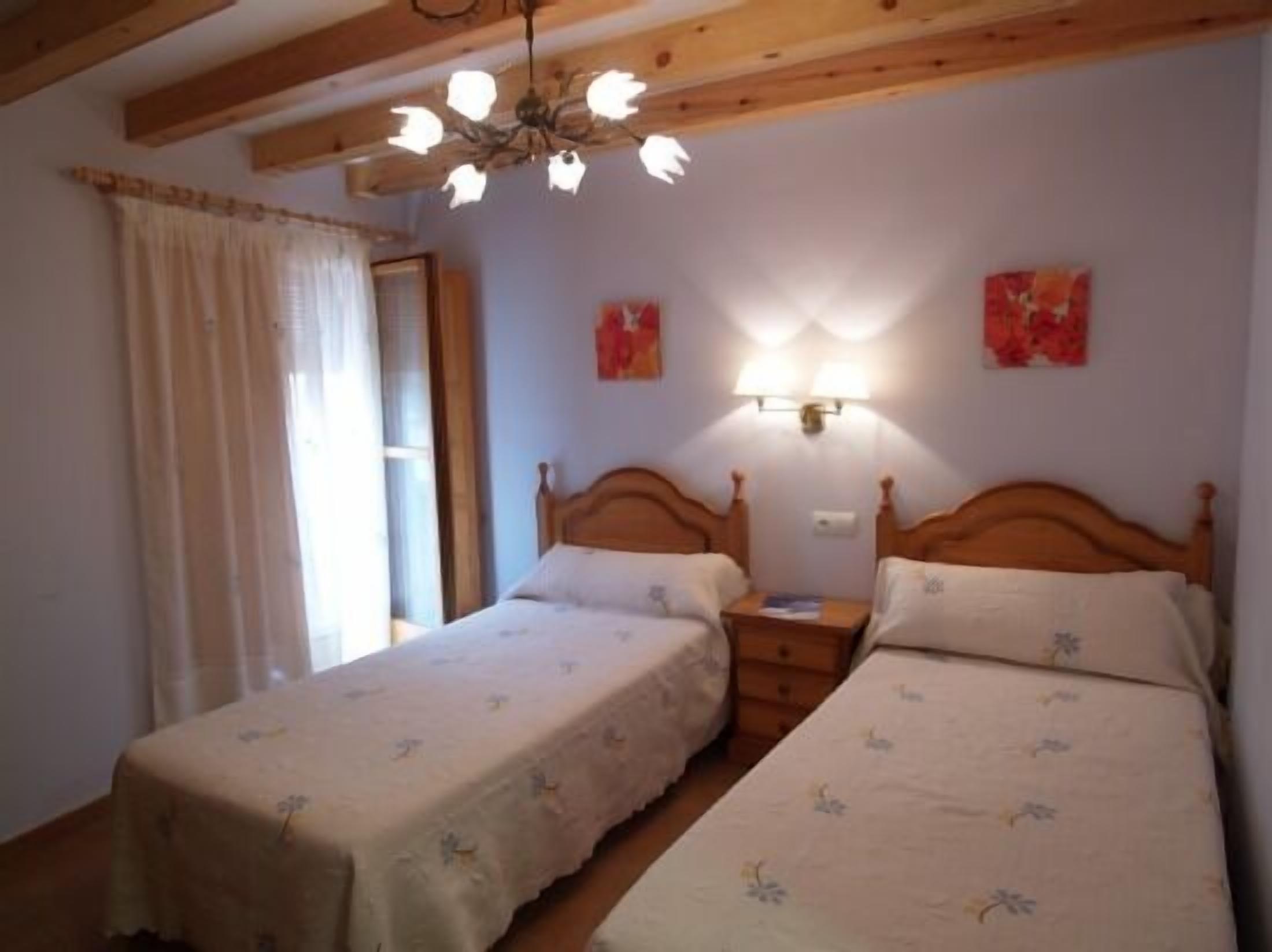 2 habitaciones, tabla de planchar con plancha y wifi gratis 