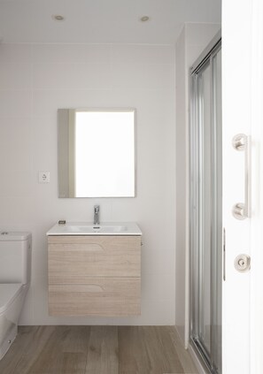 Shower, towels