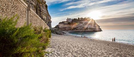 بالقرب من الشاطئ