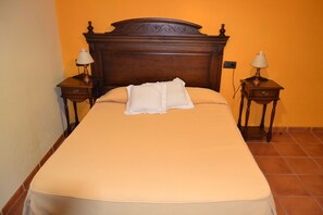 8 bedrooms, iron/ironing board, WiFi, bed sheets