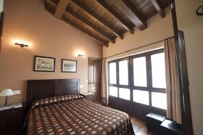 3 chambres, fer et planche à repasser, draps fournis