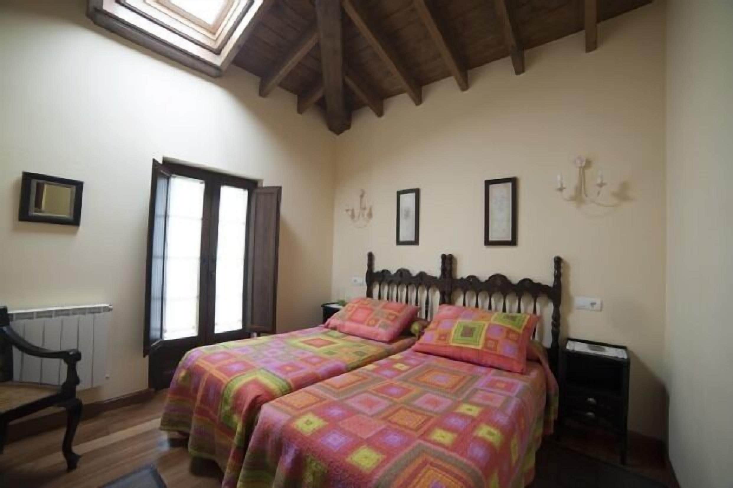 3 bedrooms, iron/ironing board, bed sheets