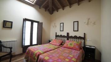 3 bedrooms, iron/ironing board, bed sheets