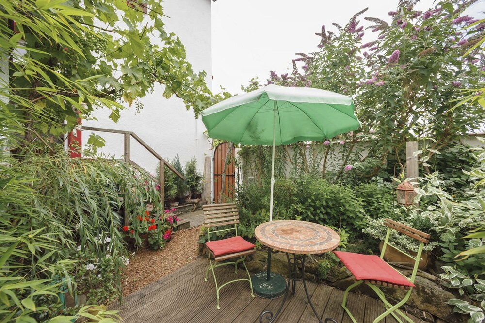 Charming Private Apartment with Garden