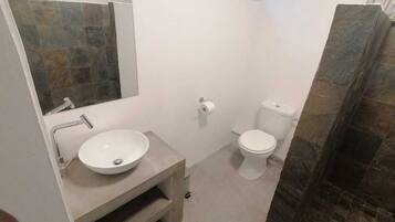 Douche, serviettes fournies