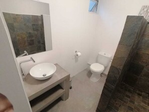 Douche, serviettes fournies