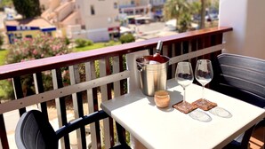 تناول الطعام بالخارج