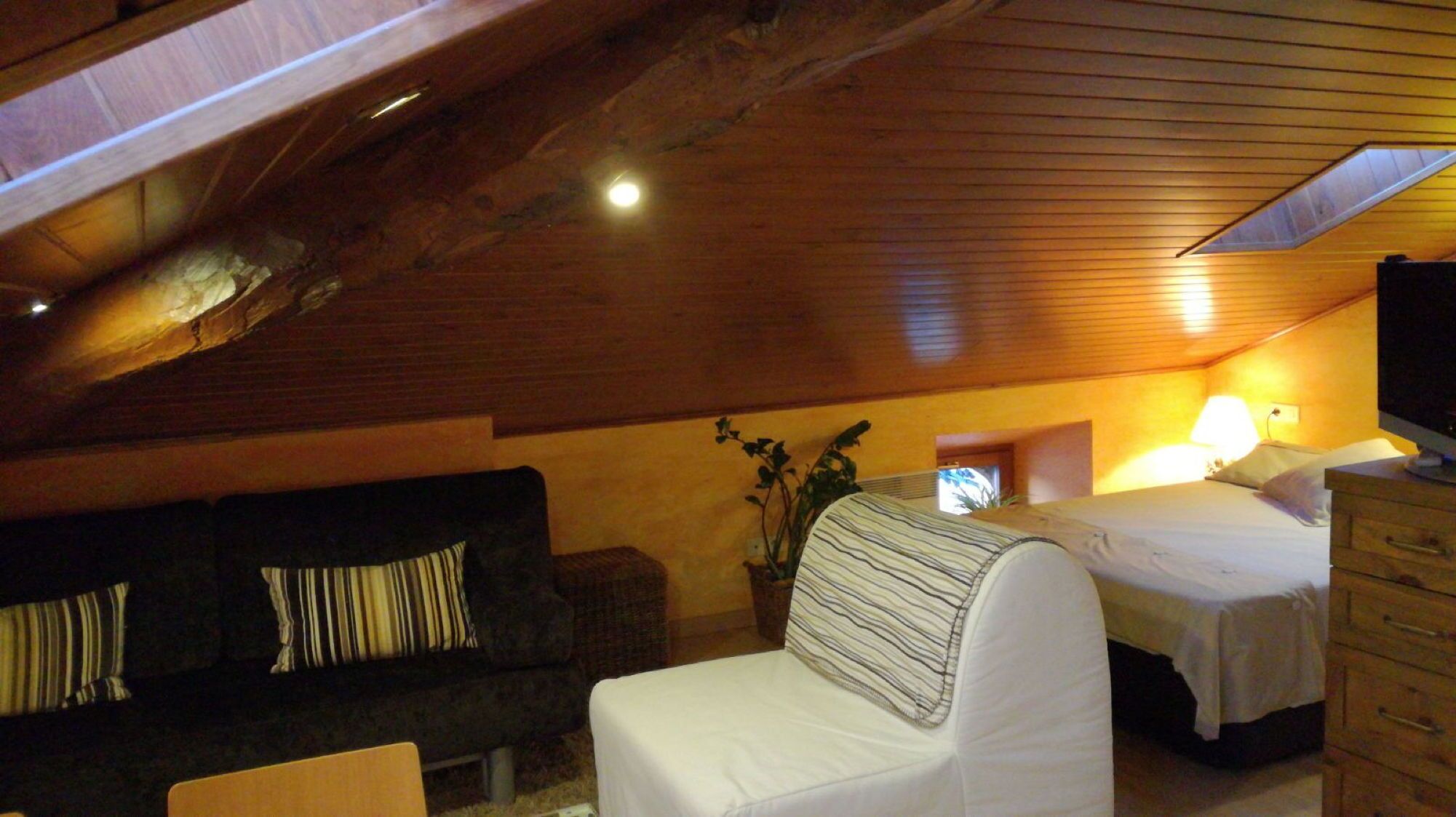 ECONOMIC STUDIO 2/4 PEOPLE IN THE CENTER OF OSSEJA 2 KM FROM PUIGCERDA