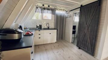 KylskÄp, mikrovÄgsugn, spishÀll och brödrost