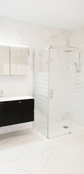 Shower, hair dryer, towels - Villa Chayofa (Chayofa)