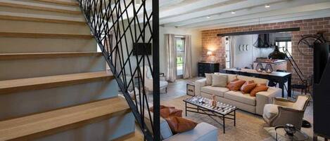 Smart TV, fireplace, stereo