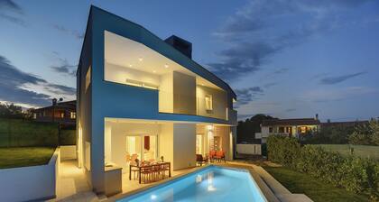 Beautiful brand new villa ***** with heated swimming pool, summer kitchen, WiFi, grill
