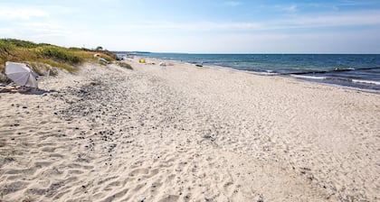 Comfortable 3-room apartment, sea view balcony and 200 m to the beach