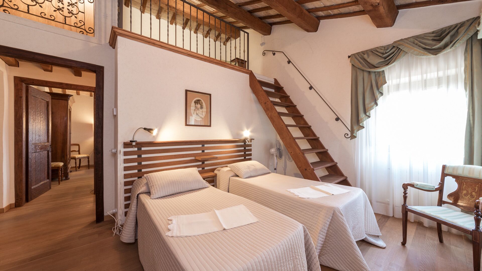 6 bedrooms, iron/ironing board, WiFi (free), bed sheets