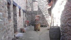 A narrow stone corridor with a wooden barrel and a rustic wooden stool. - Self catering El Rincon de Zaldierna for 4 people (Ezcaray)