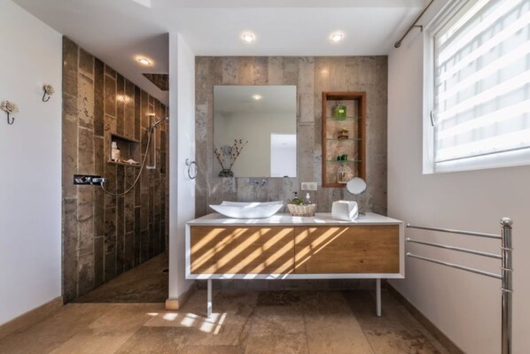 Bathtub, hair dryer